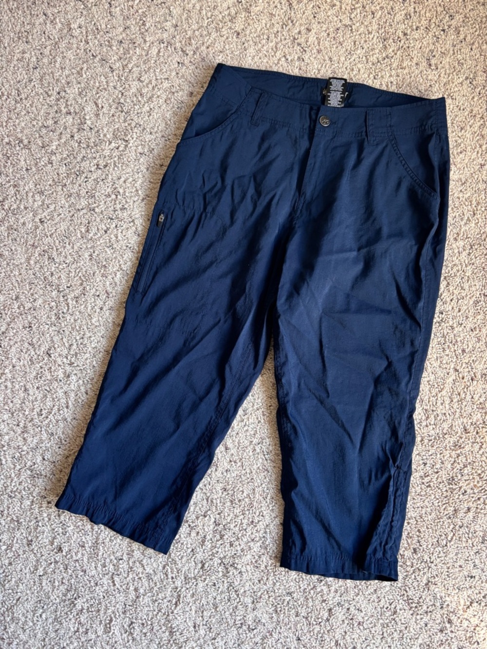 Khombu Women’s Navy Cargo Capris women’s M